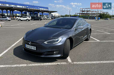 Лифтбек Tesla Model S 2018 в Киеве