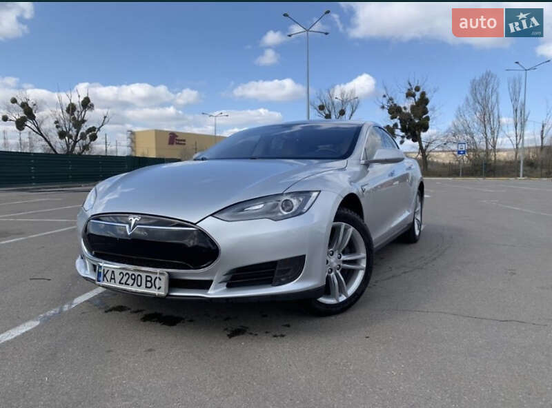 Ліфтбек Tesla Model S 2013 в Києві