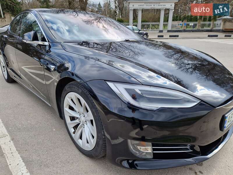 Лифтбек Tesla Model S 2017 в Виннице фото Лифтбек Tesla Model S 2017 в Виннице