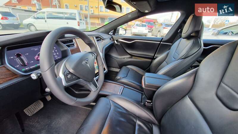 Лифтбек Tesla Model S 2017 в Виннице