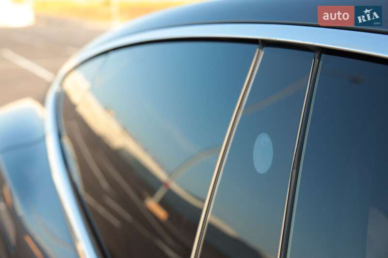 Лифтбек Tesla Model S 2017 в Львове