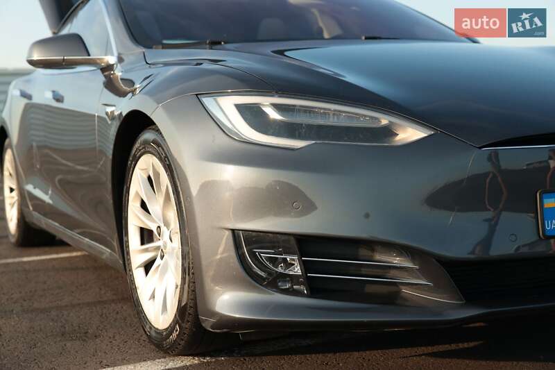 Лифтбек Tesla Model S 2017 в Львове