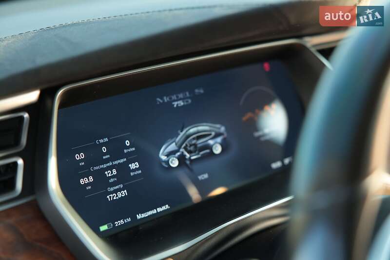 Лифтбек Tesla Model S 2017 в Львове