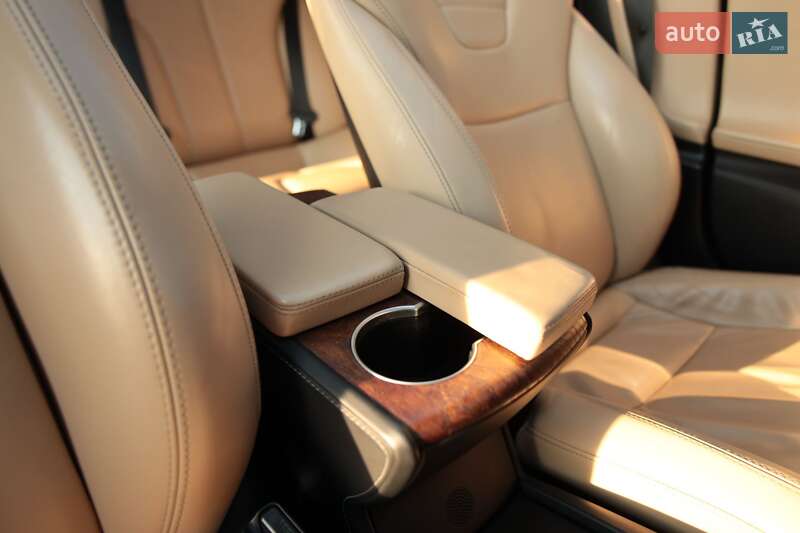 Лифтбек Tesla Model S 2017 в Львове