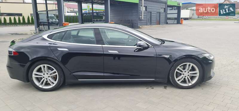 Лифтбек Tesla Model S 2015 в Каменец-Подольском