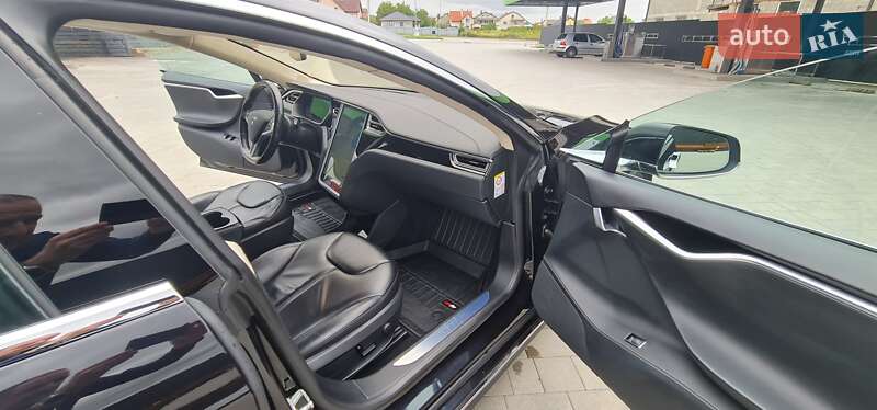 Лифтбек Tesla Model S 2015 в Каменец-Подольском