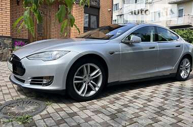 Лифтбек Tesla Model S 2014 в Киеве
