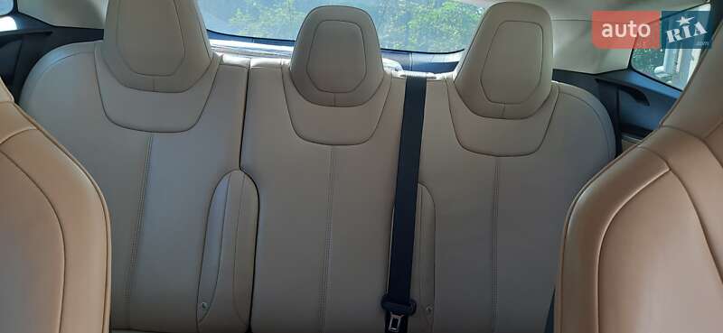Лифтбек Tesla Model S 2014 в Тернополе фото 52 Лифтбек Tesla Model S 2014 в Тернополе