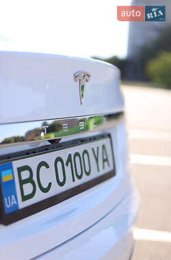 Лифтбек Tesla Model S 2014 в 