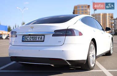 Лифтбек Tesla Model S 2014 в 