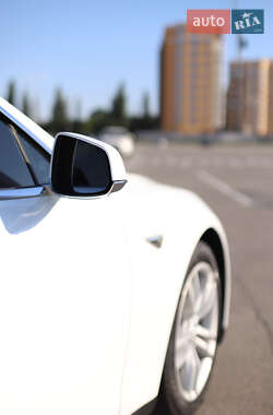 Лифтбек Tesla Model S 2014 в 