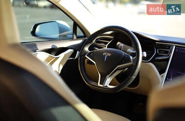 Ліфтбек Tesla Model S 2014 в Львові