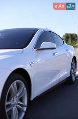 Лифтбек Tesla Model S 2014 в 