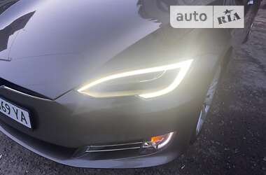 Лифтбек Tesla Model S 2016 в Ивано-Франковске