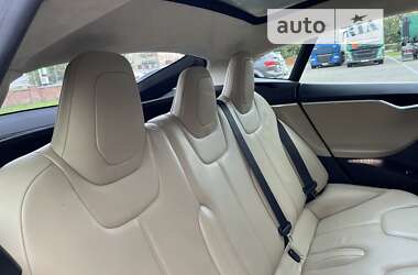 Лифтбек Tesla Model S 2016 в Ивано-Франковске