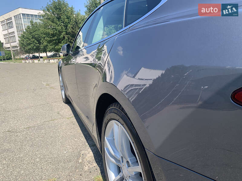 Ліфтбек Tesla Model S 2013 в Києві