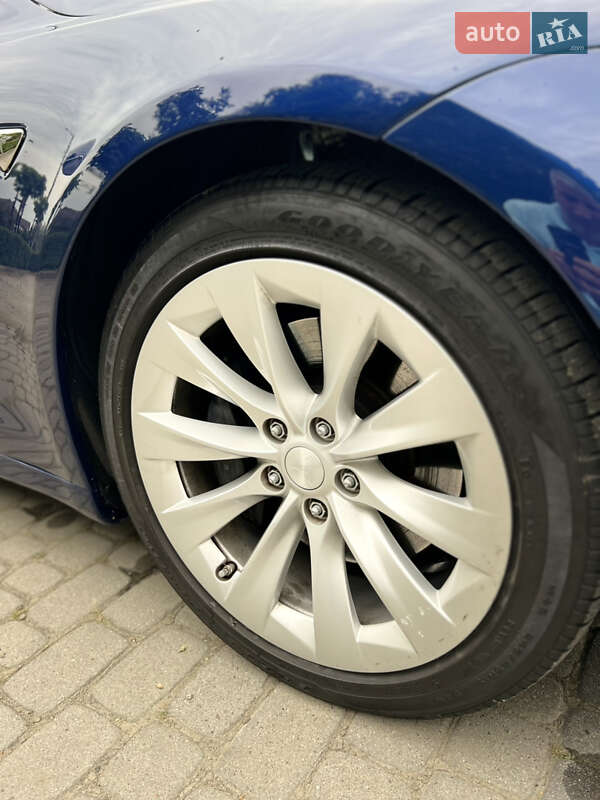 Ліфтбек Tesla Model S 2018 в Івано-Франківську