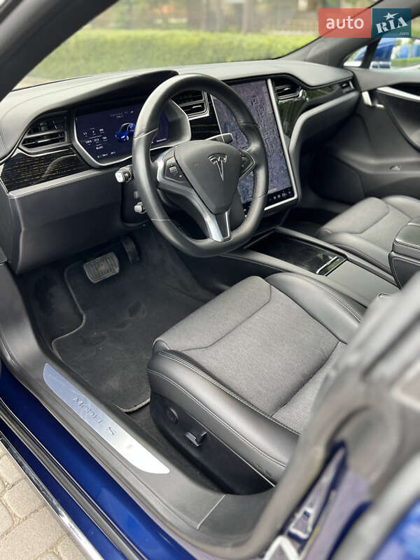 Ліфтбек Tesla Model S 2018 в Івано-Франківську