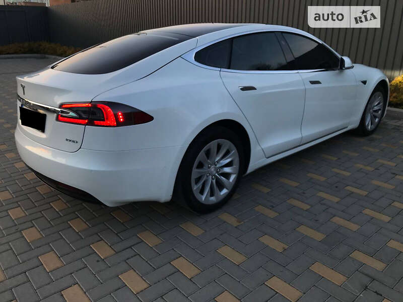 Ліфтбек Tesla Model S 2017 в Вінниці