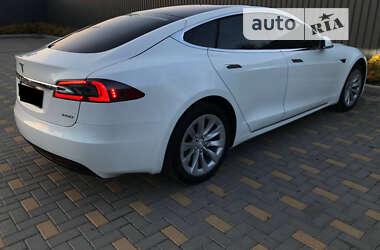 Лифтбек Tesla Model S 2017 в 