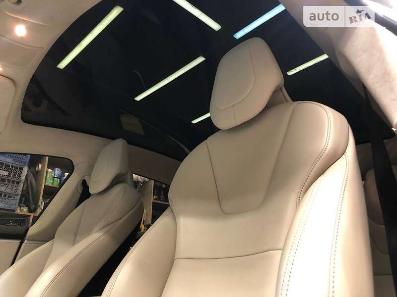 Ліфтбек Tesla Model S 2017 в Вінниці