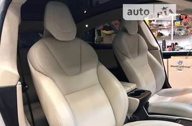 Лифтбек Tesla Model S 2017 в 