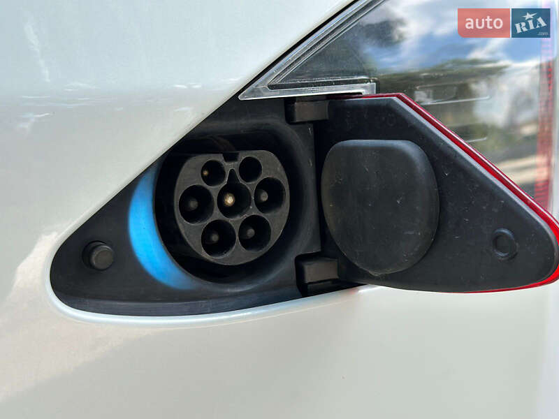 Лифтбек Tesla Model S 2017 в Каменец-Подольском