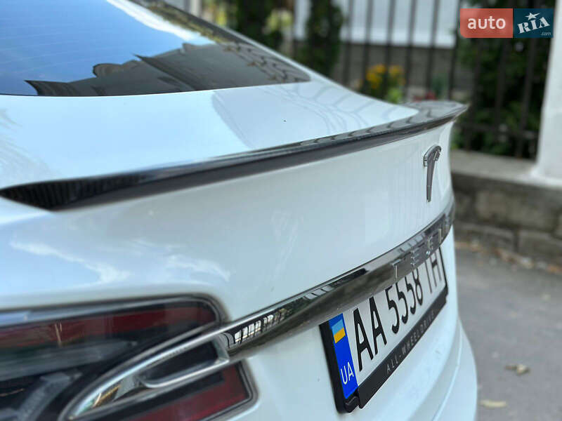 Лифтбек Tesla Model S 2017 в Каменец-Подольском