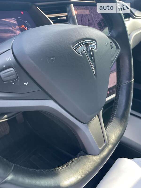 Лифтбек Tesla Model S 2017 в Киеве