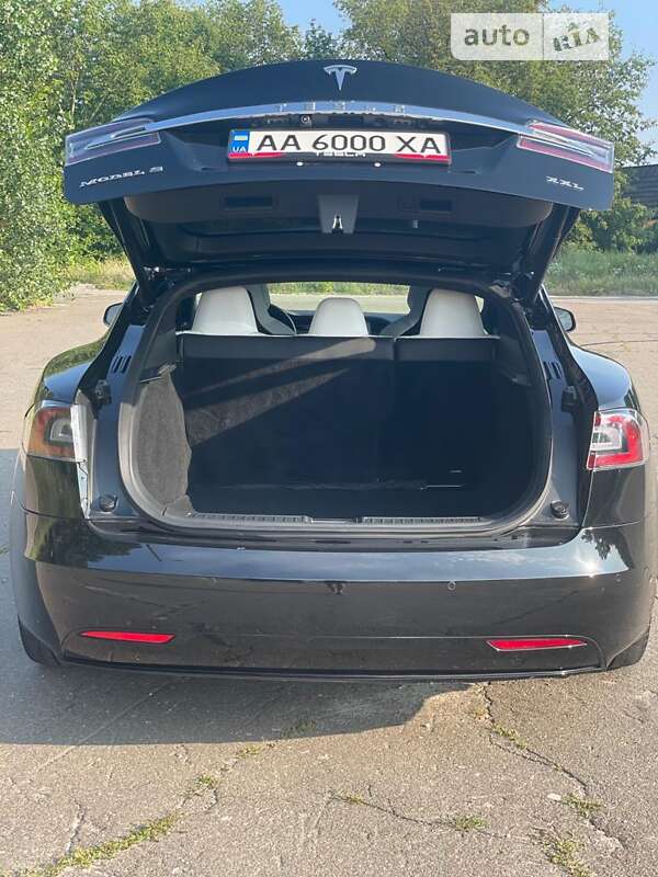 Лифтбек Tesla Model S 2017 в Киеве