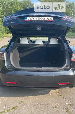 Лифтбек Tesla Model S 2017 в 