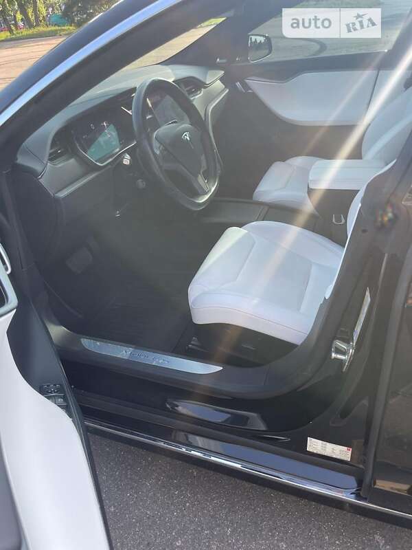 Лифтбек Tesla Model S 2017 в Киеве