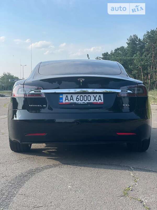 Лифтбек Tesla Model S 2017 в Киеве