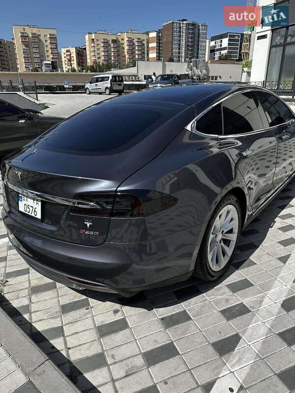 Tesla Model S 2014