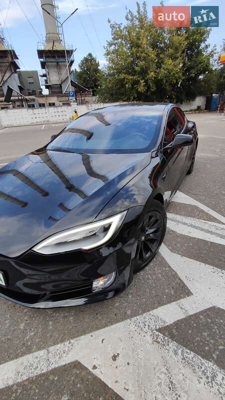 Лифтбек Tesla Model S 2017 в Киеве