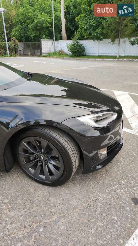 Лифтбек Tesla Model S 2017 в Киеве
