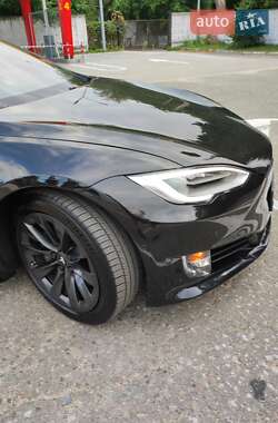 Лифтбек Tesla Model S 2017 в Киеве