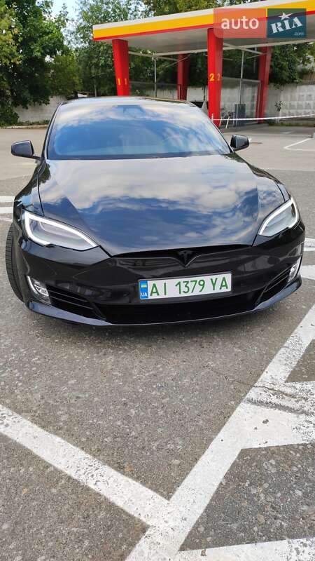Лифтбек Tesla Model S 2017 в Киеве