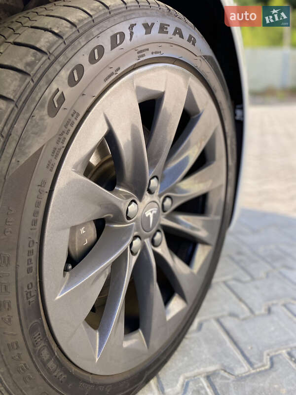 Лифтбек Tesla Model S 2018 в Полтаве
