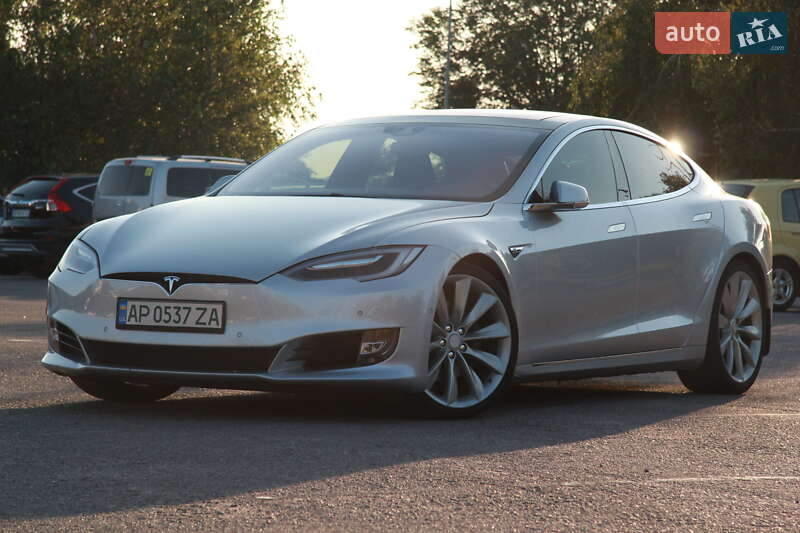Tesla Model S 2016