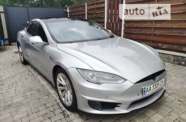 Ліфтбек Tesla Model S 2015 в Києві