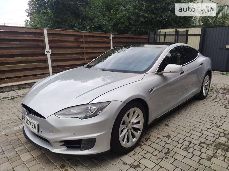 Ліфтбек Tesla Model S 2015 в Києві