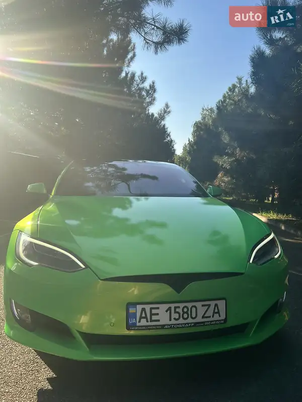 Tesla Model S 2019