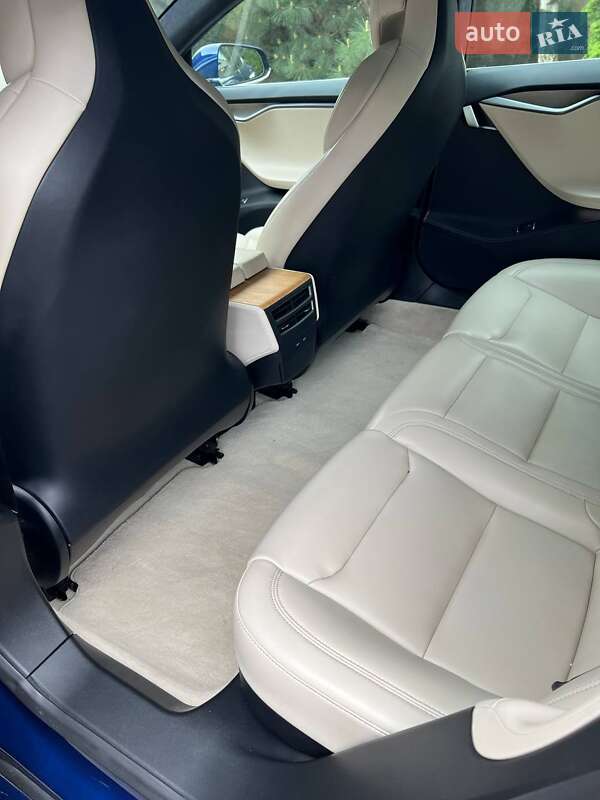 Лифтбек Tesla Model S 2019 в Днепре
