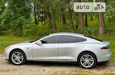Лифтбек Tesla Model S 2013 в 