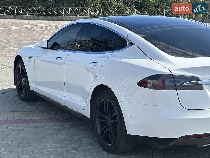 Лифтбек Tesla Model S 2015 в Харькове