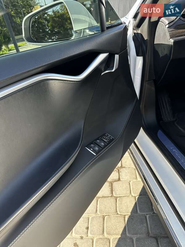 Лифтбек Tesla Model S 2015 в Харькове