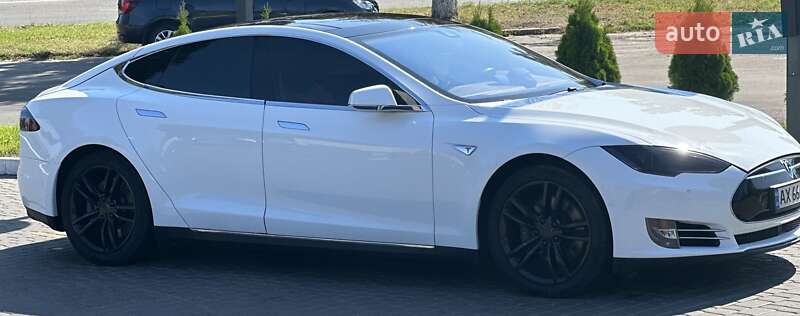 Лифтбек Tesla Model S 2015 в Харькове