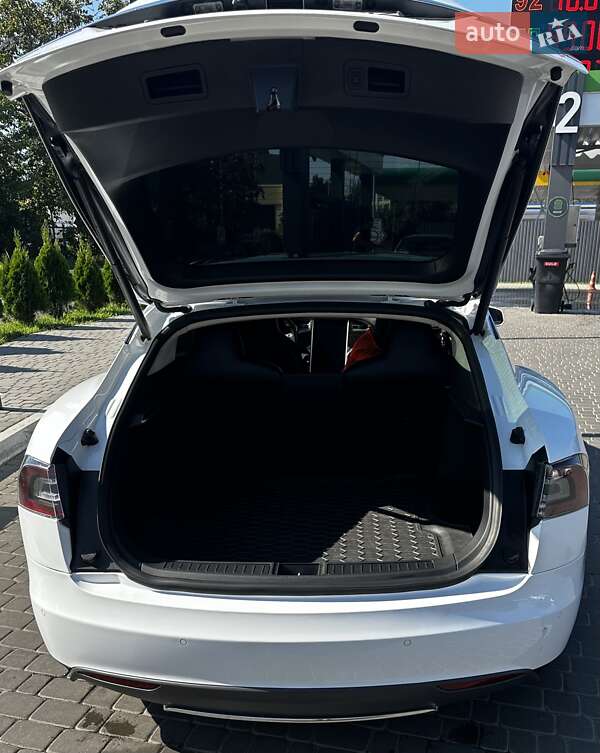 Лифтбек Tesla Model S 2015 в Харькове