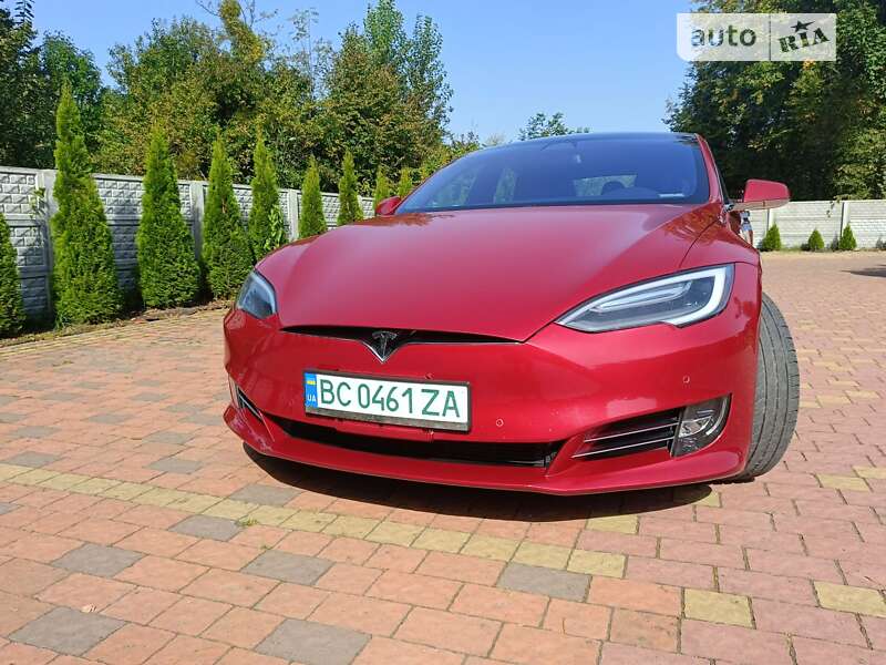 Лифтбек Tesla Model S 2017 в Жовкве